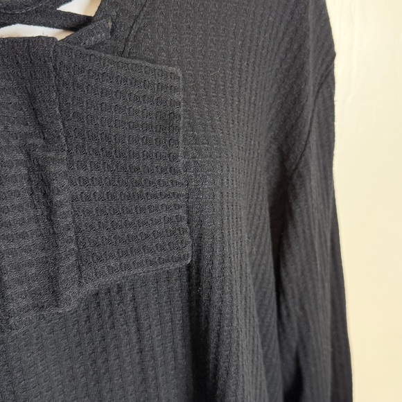 Torrid Black Crisscross Long Sleeve Top - Picture 4 of 6